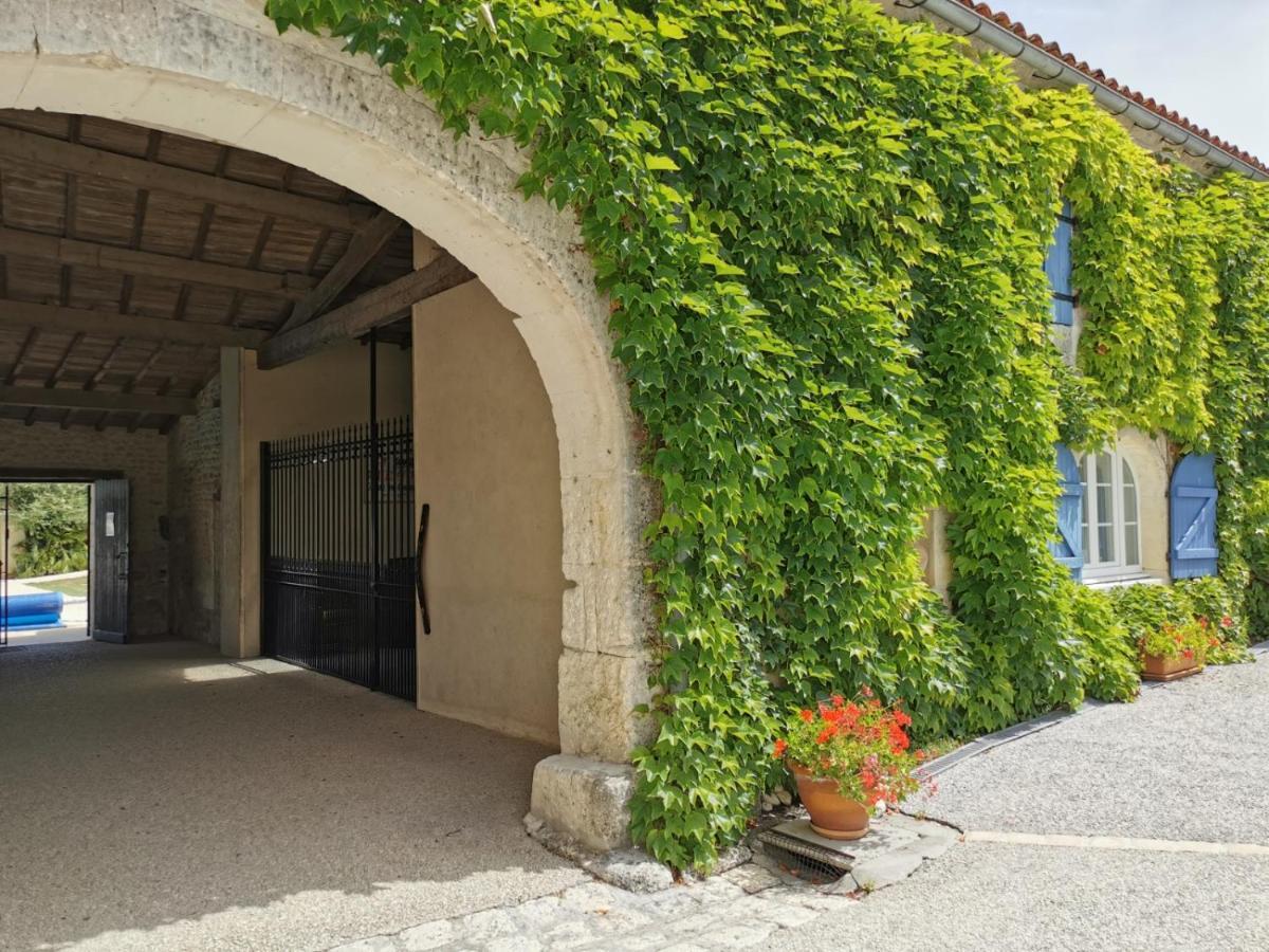 L'Ancienne Distillerie Segonzac  Extérieur photo
